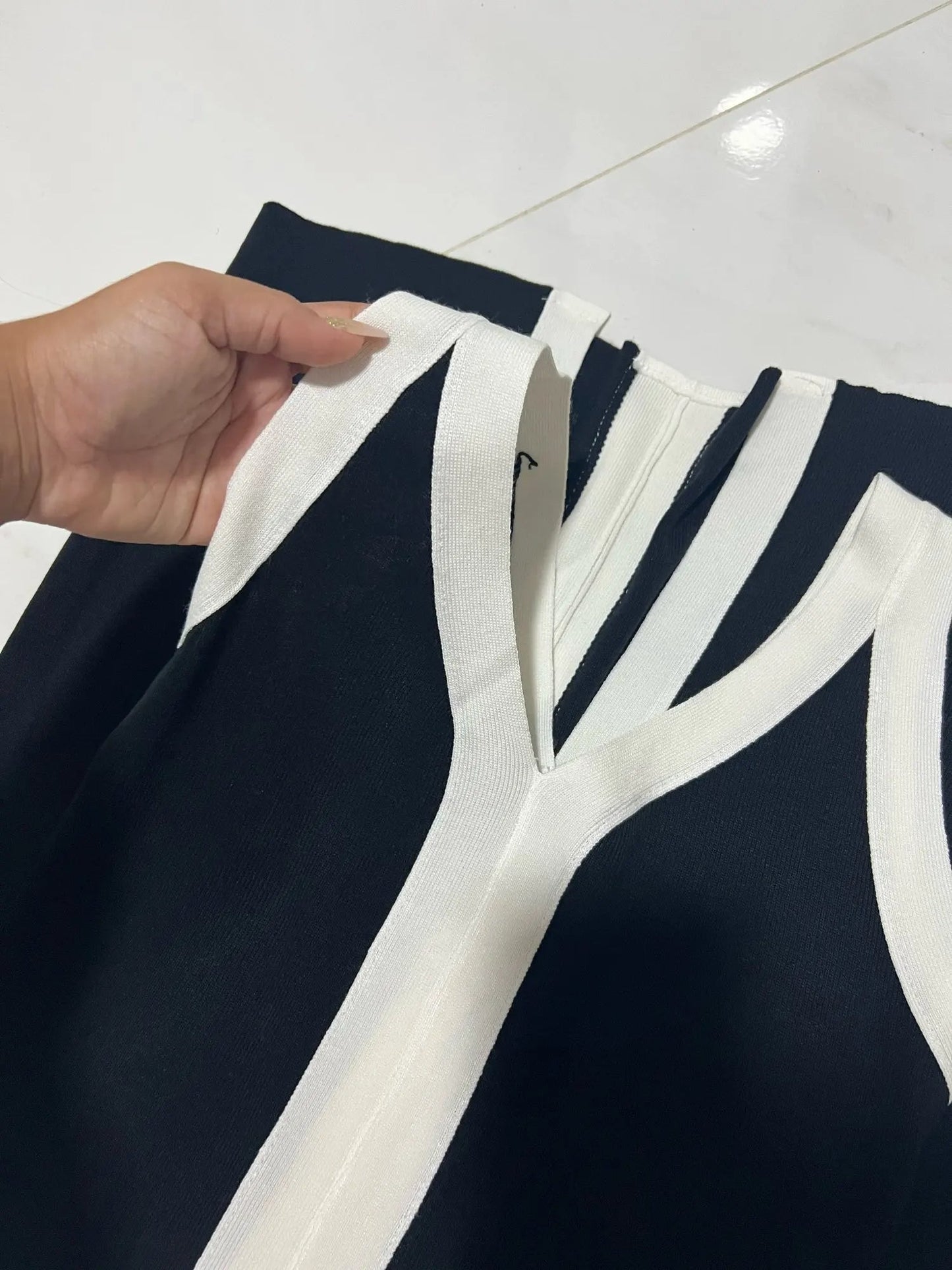 Noa™ | Kleid Aricia mit Cuello en V