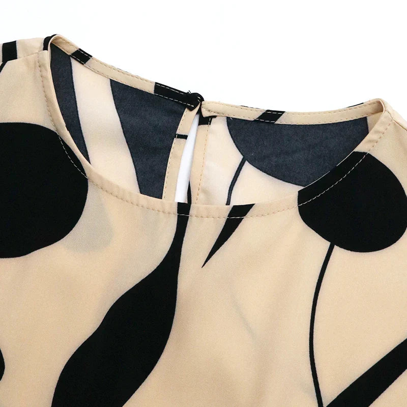 Allaine | Elegantes, plissiertes Midikleid mit Taillengürtel