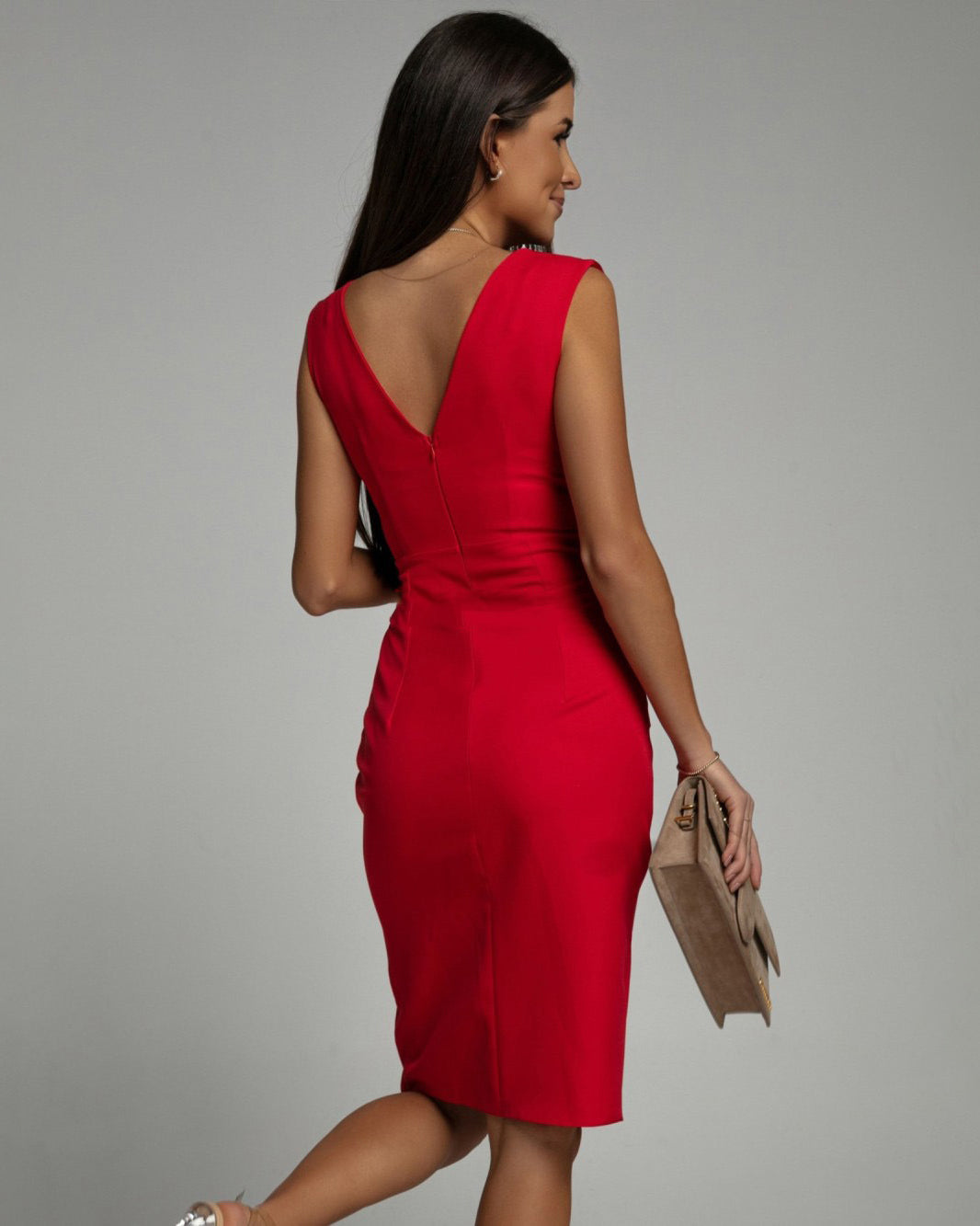 Freesie | Tailliertes Kleid mit V-Ausschnitt und Schlitz