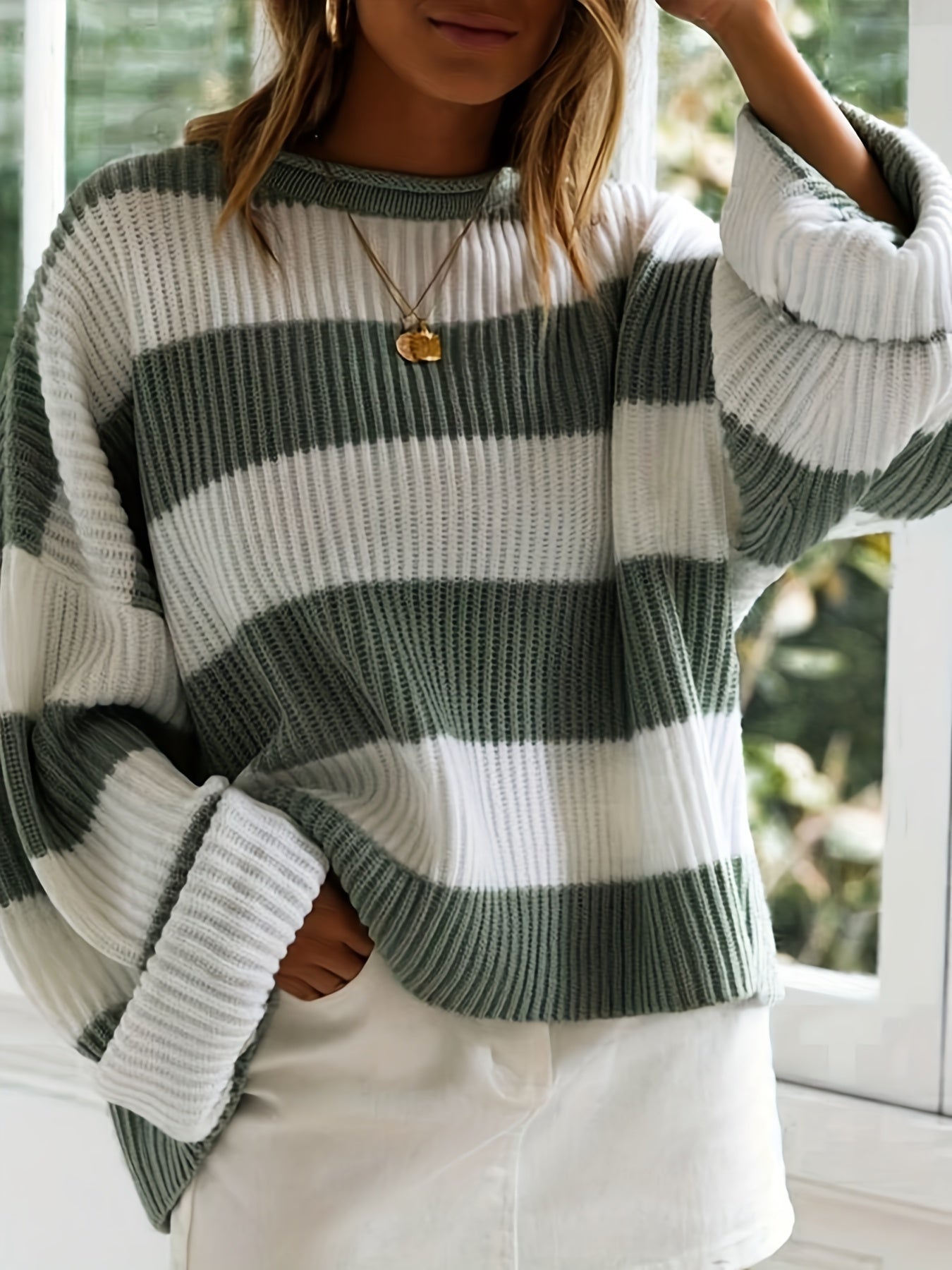 Mathilde | Gestrickter Pullover mit Rundhalsausschnitt und Streifen