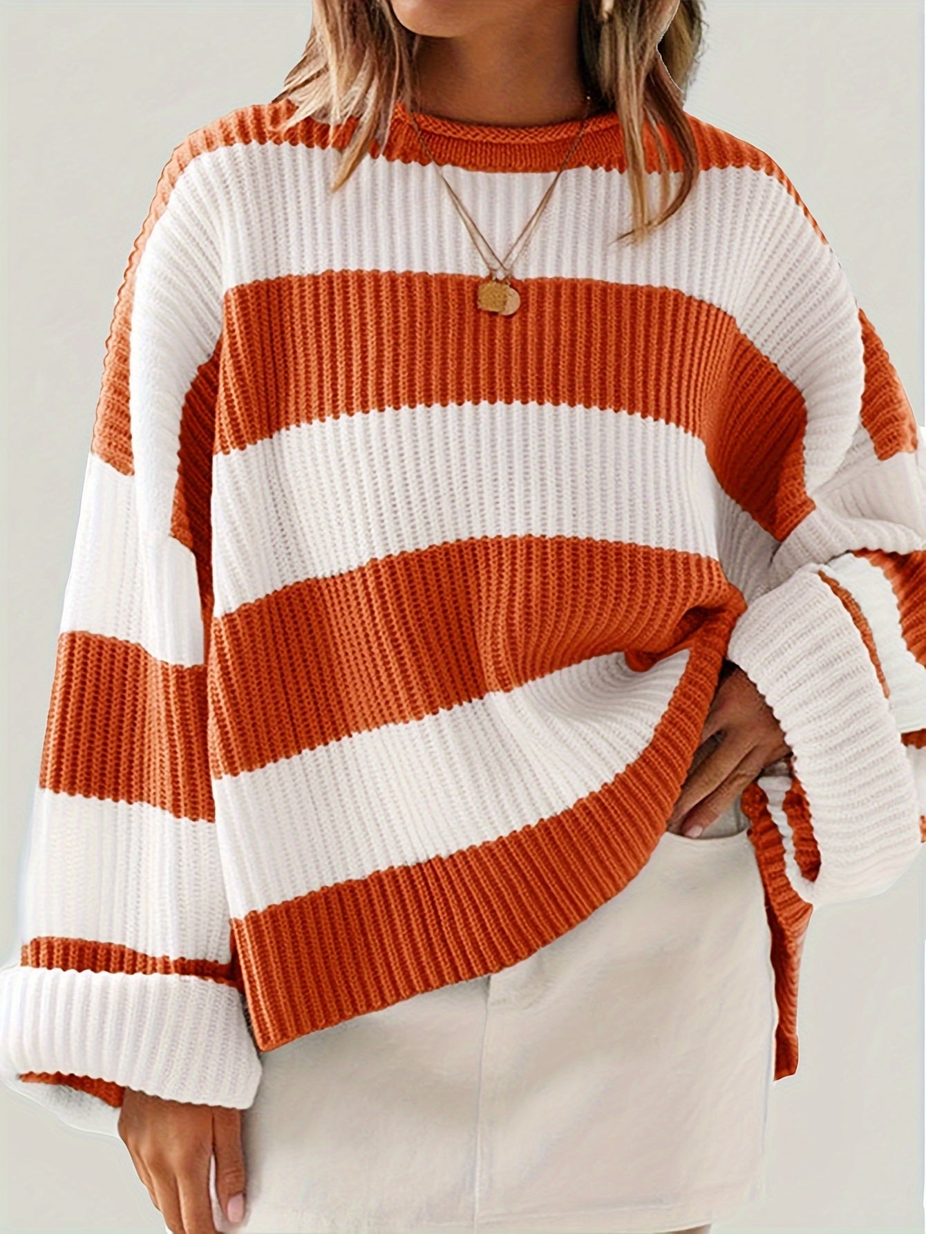 Mathilde | Gestrickter Pullover mit Rundhalsausschnitt und Streifen