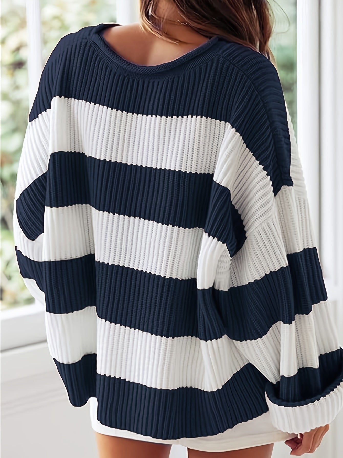 Mathilde | Gestrickter Pullover mit Rundhalsausschnitt und Streifen
