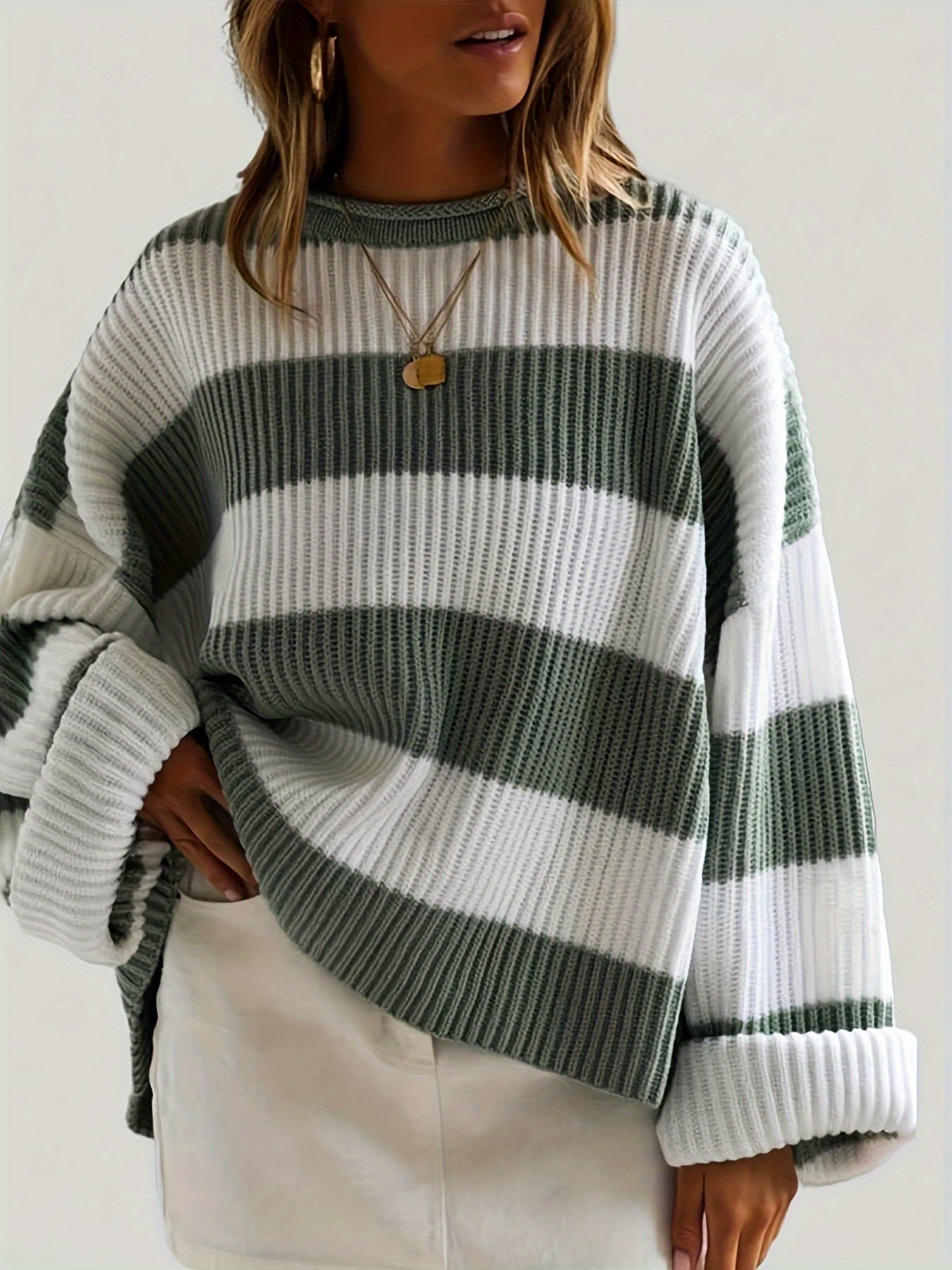 Mathilde | Gestrickter Pullover mit Rundhalsausschnitt und Streifen