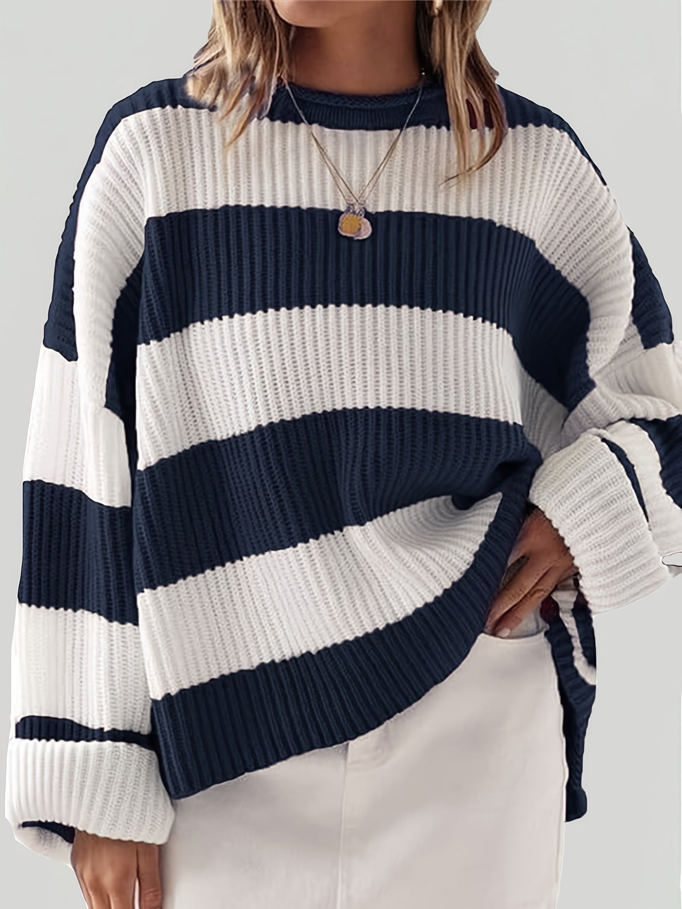 Mathilde | Gestrickter Pullover mit Rundhalsausschnitt und Streifen