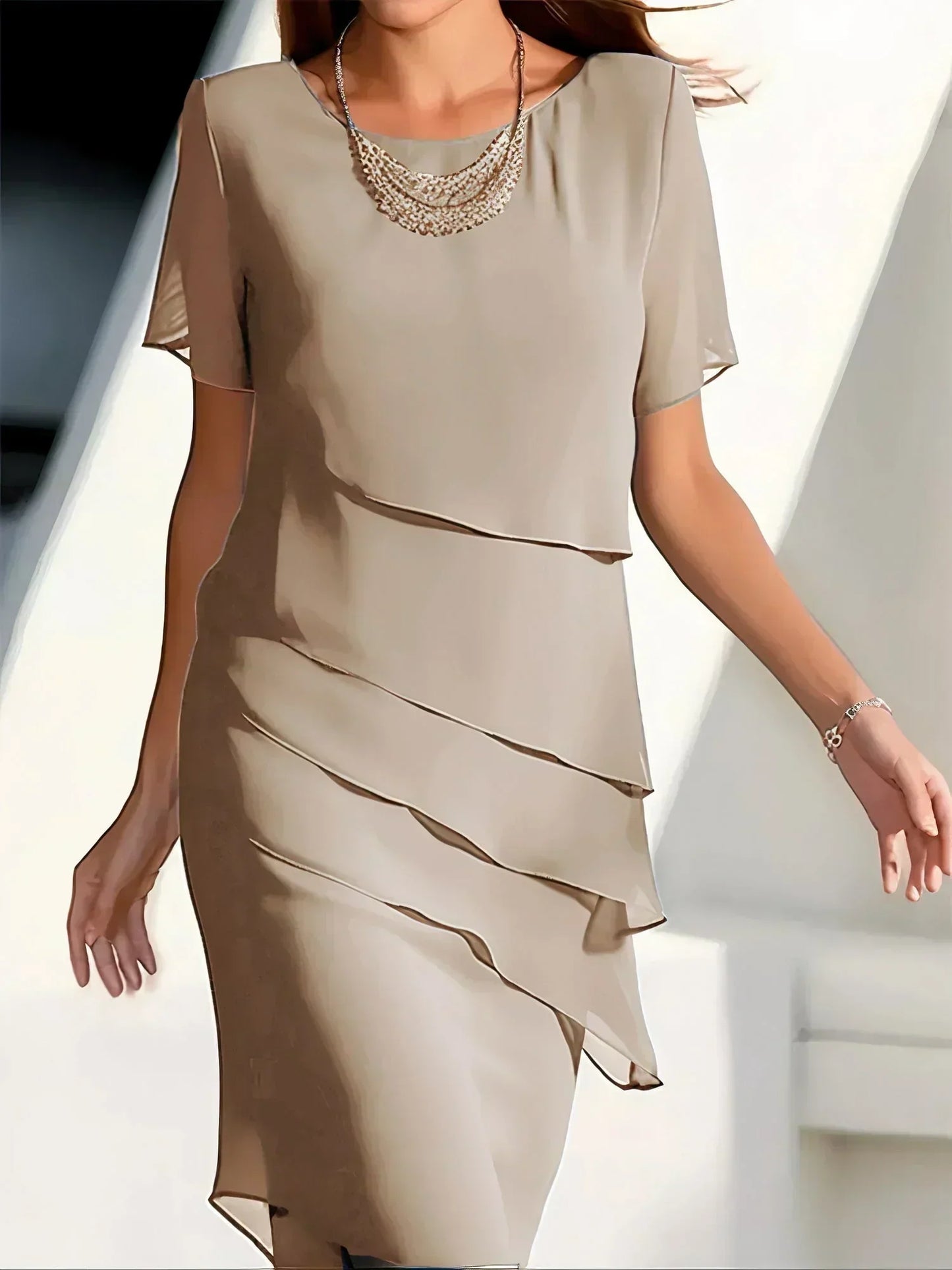 Eva – Elegantes Kleid mit Lagen