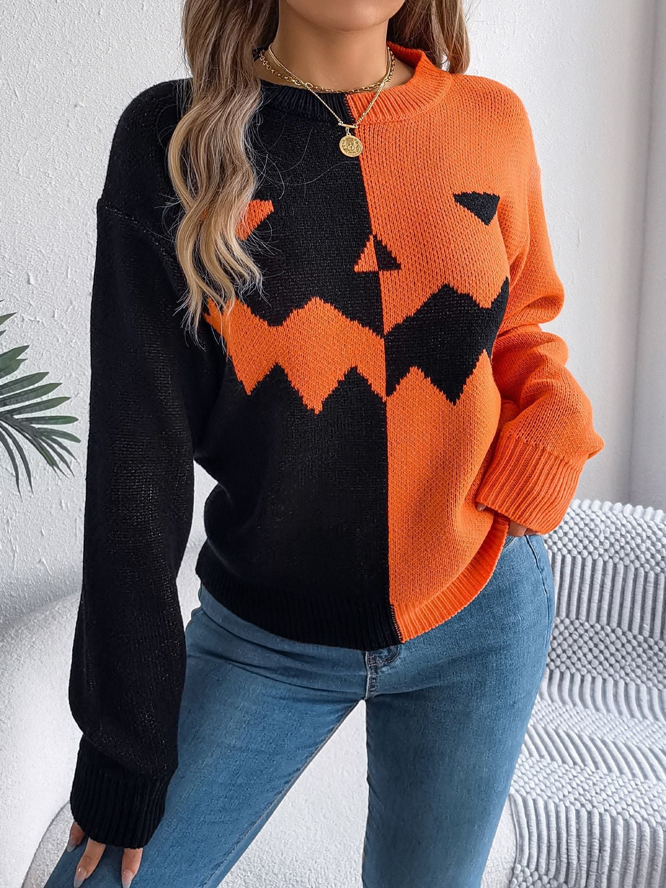 Viktoria - Kontrastierender Halloween-Pullover für Frauen