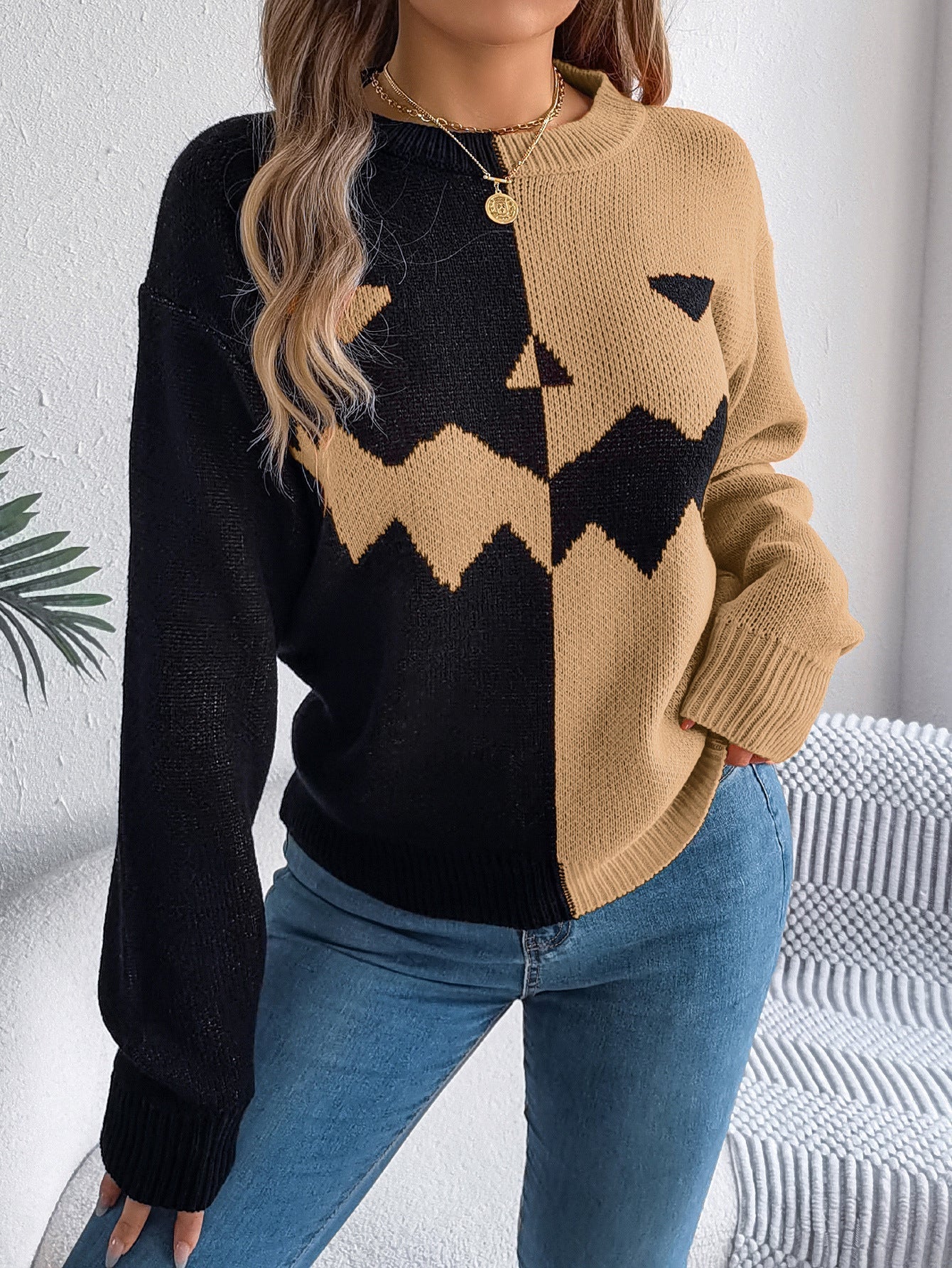 Viktoria - Kontrastierender Halloween-Pullover für Frauen