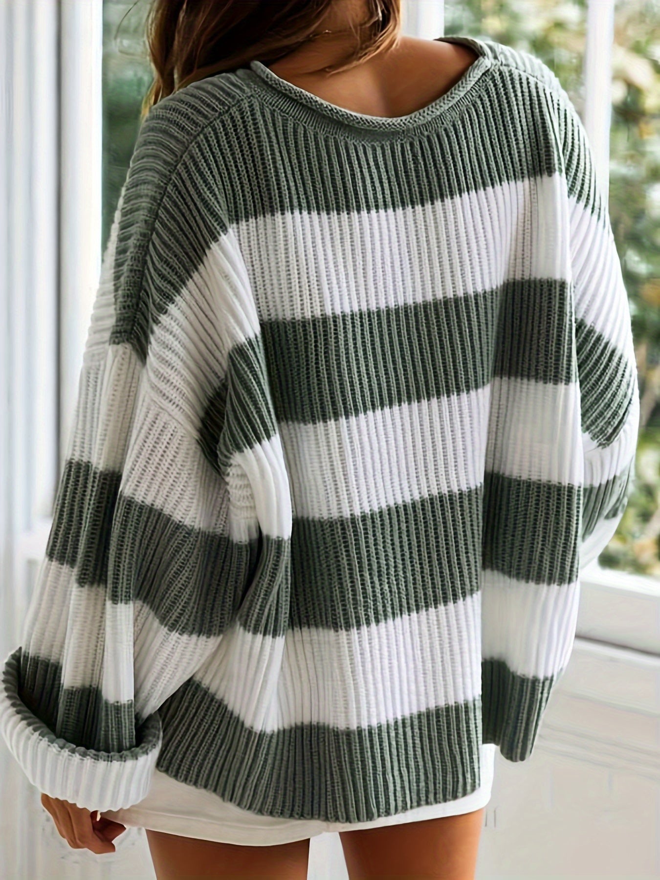 Mathilde | Gestrickter Pullover mit Rundhalsausschnitt und Streifen